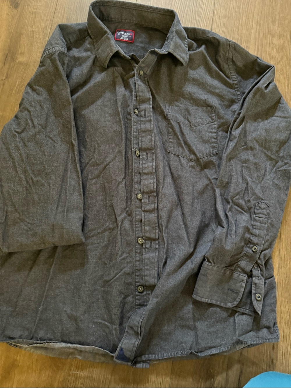 UNTUCKit Men's Casual Button-Down Shirt in Charcoal Gray